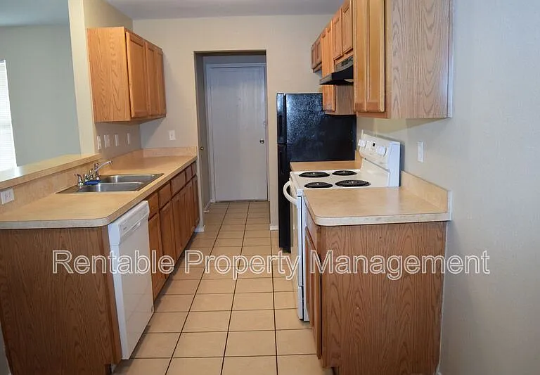 8028 Doreen Ave — Photo 5