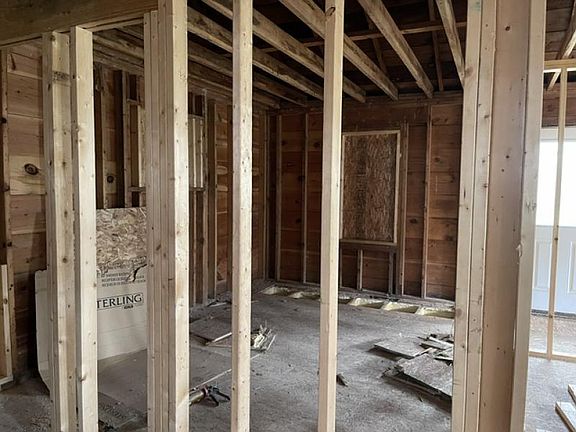 5th image of 2400 Argyle Rd
