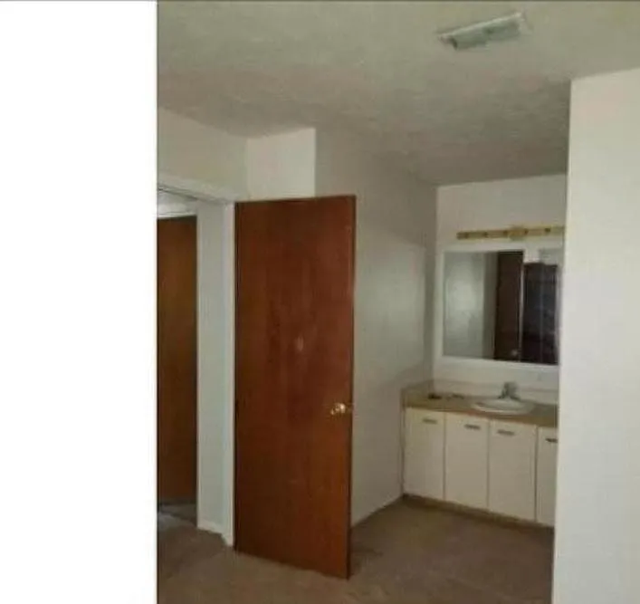2 bed, 1033 sqft, $999 — Photo 3