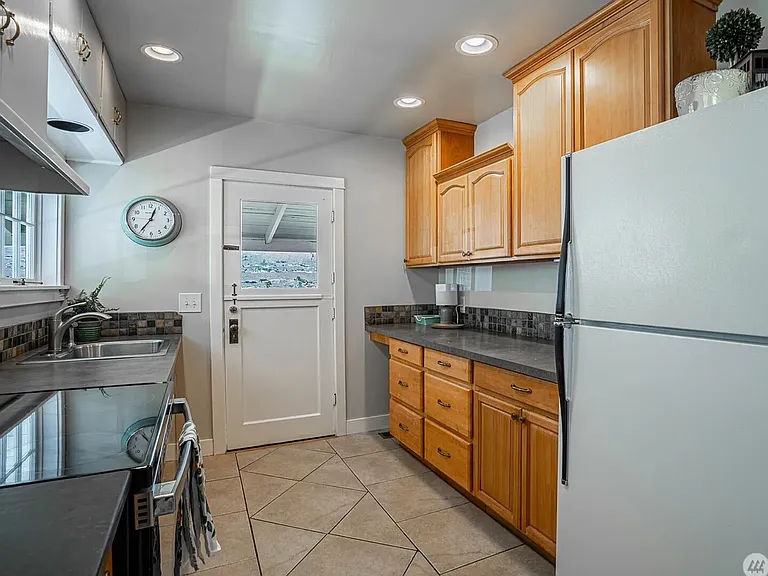 222 Millard Rd — Photo 3