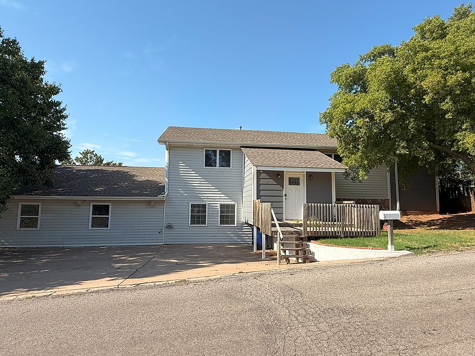 1st image of 730 Thunderbird Rd