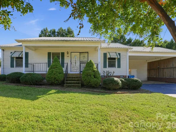 3033 26th St, Hickory, NC 28601