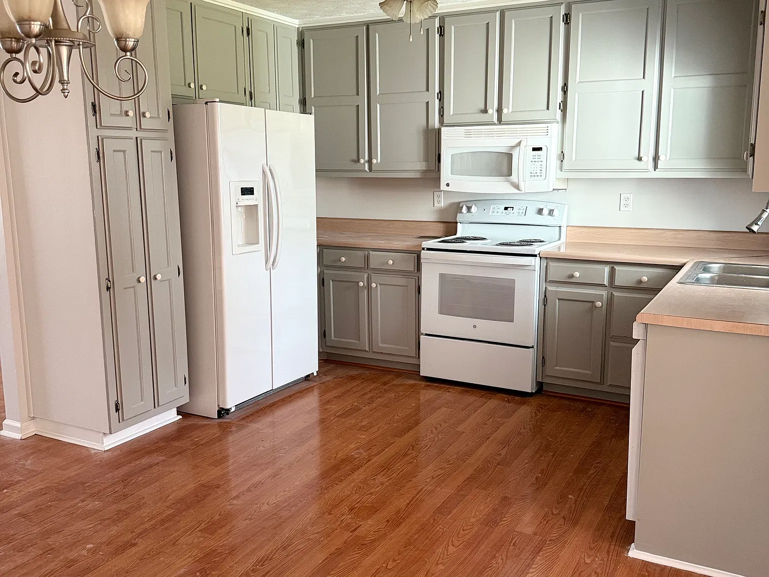 3 bed, 1600 sqft, $2,300 — Photo 2