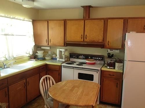 4th image of 455 Hood Ave