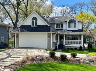 116 N Park Blvd, Glen Ellyn, IL 60137