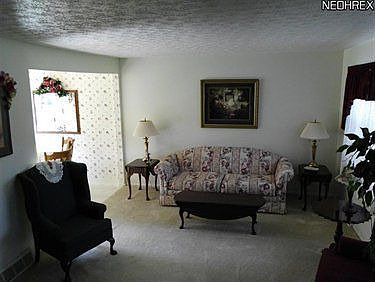 4th image of 371 Carriage Ln #371