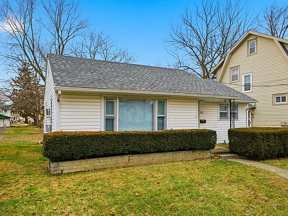 4th image of 223 Forest Lawn Blvd