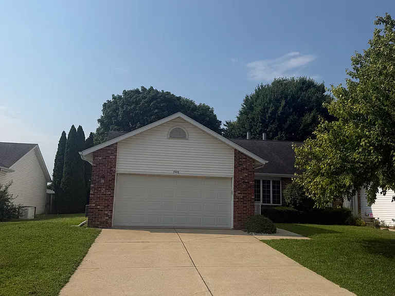 1926 Montana Dr — Photo 1