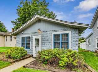 9817 Main St, Hebron, IL 60034