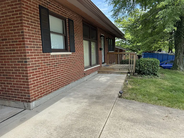 716 Cranford Dr — Photo 3