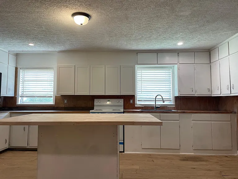 715 Corinth Rd — Photo 19