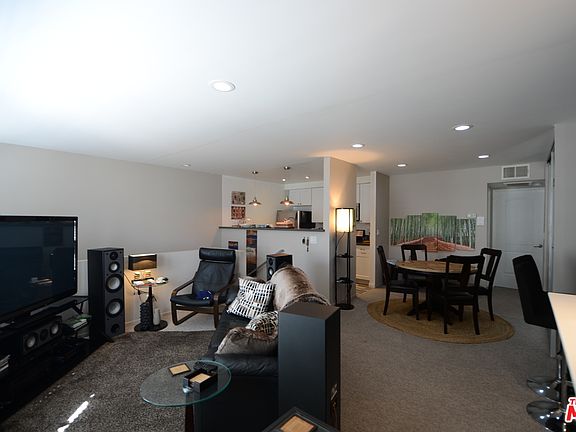 4th image of 4238 Whitsett Ave #203