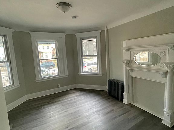 2nd image of 245 N Clinton St Floor 1