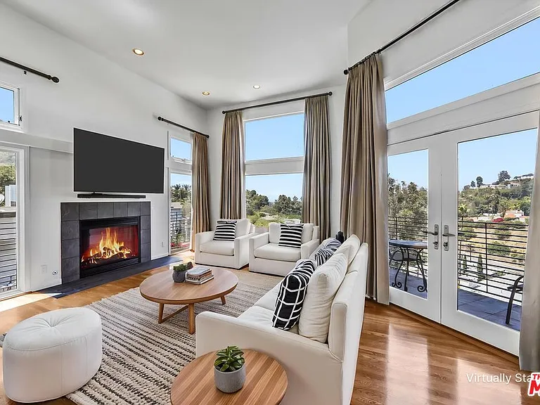 6852 Woody Trl — Photo 1