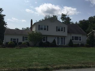 6 Red Barn Ln, Randolph, NJ 07869