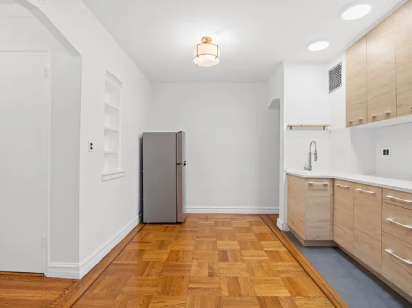 860 Grand Concourse image 7 of 12