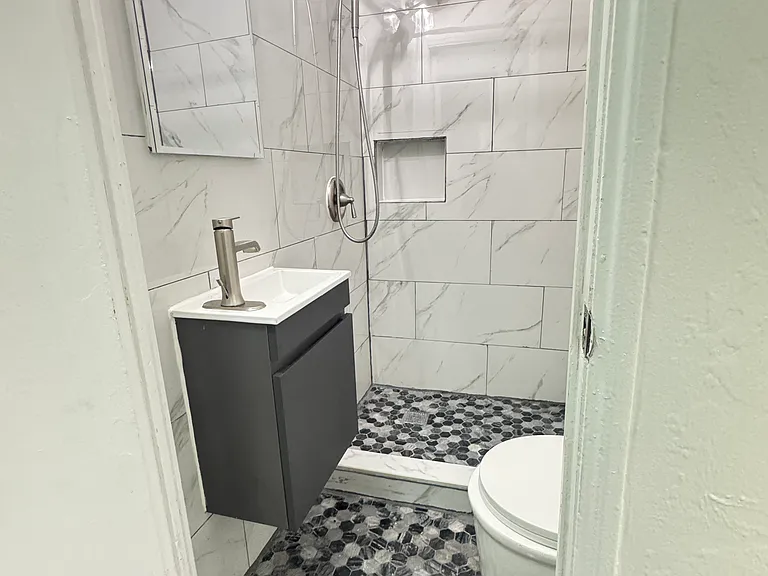 1413 SW 20th St #1 — Photo 5