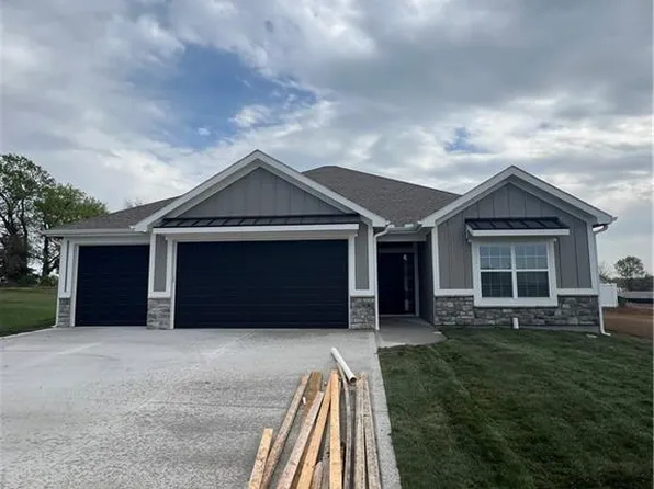 11801 E 231st St, Peculiar, MO 64078