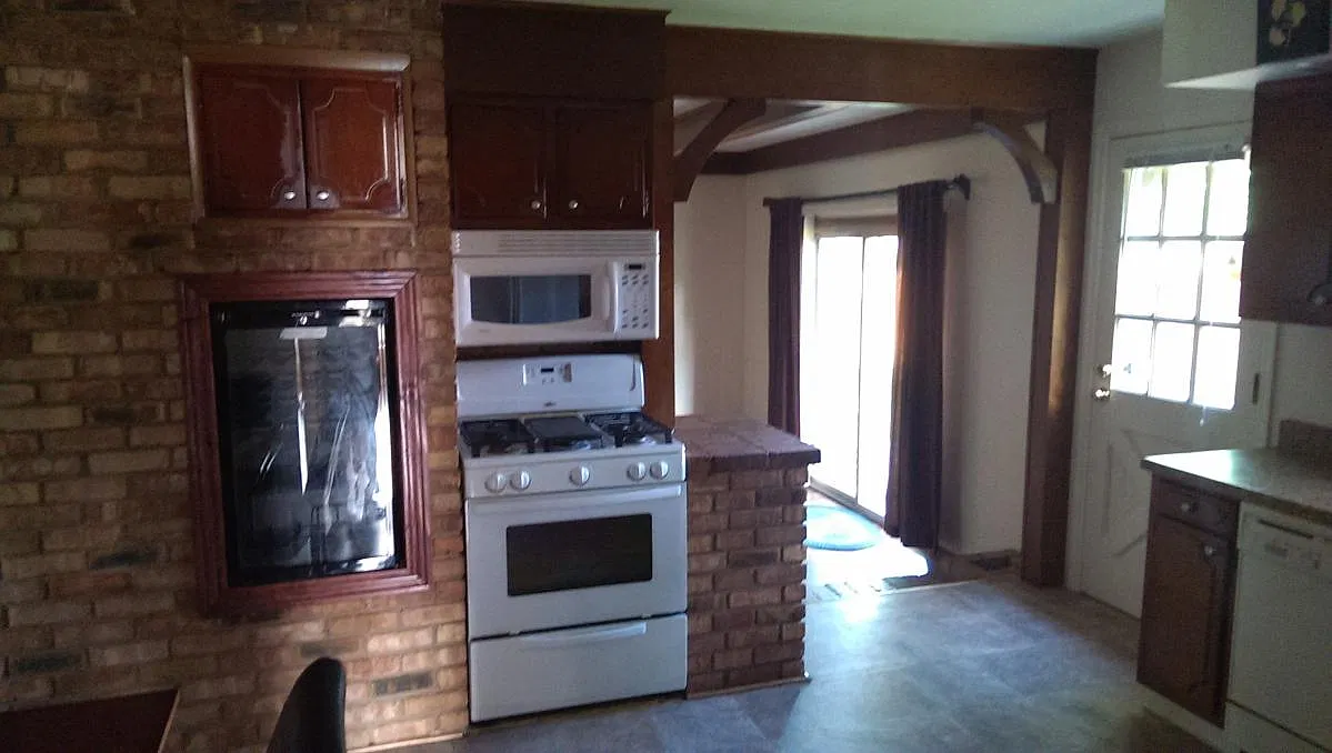 4 bed, 2700 sqft, $2,500 — Photo 4