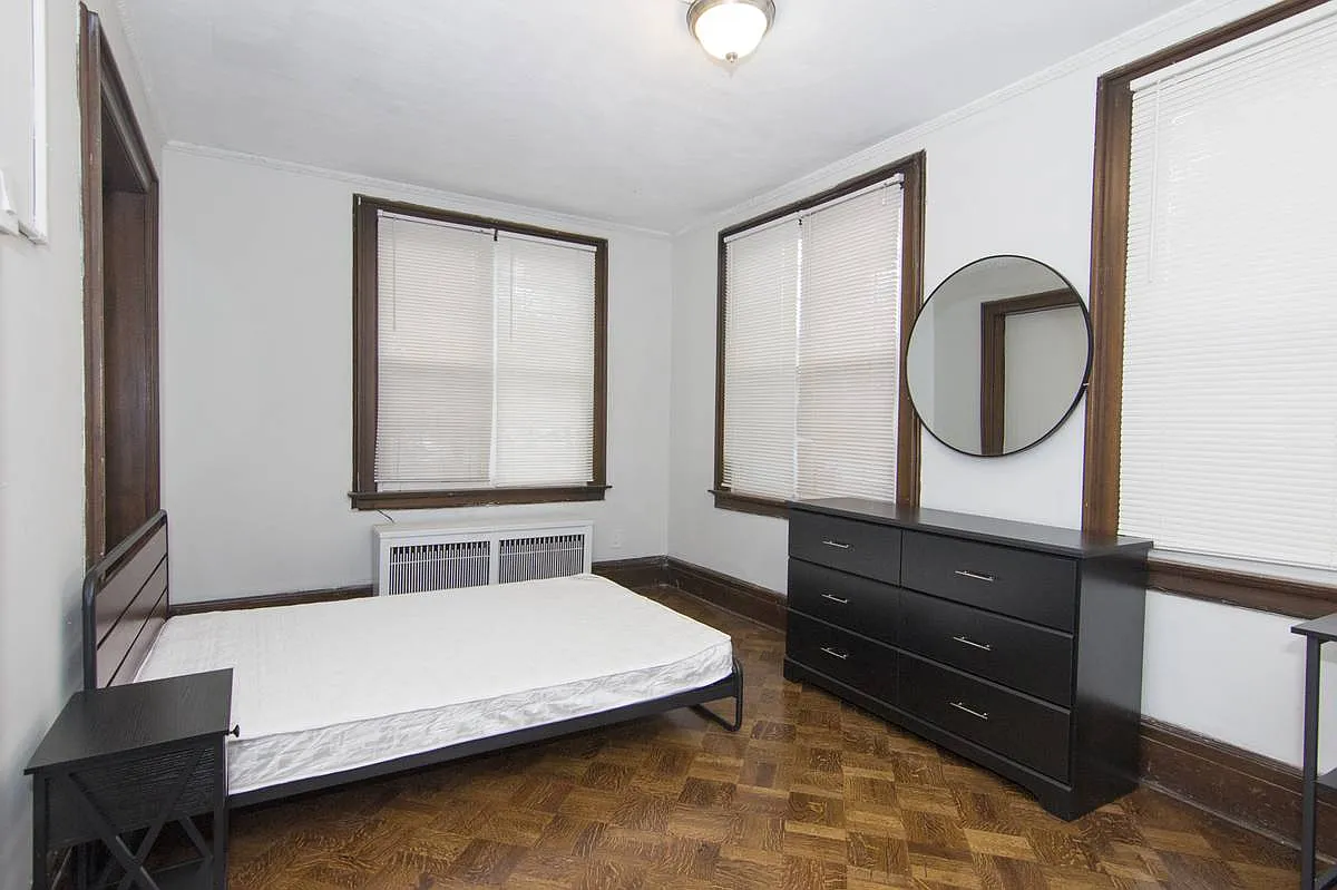 6 bed, 2111 sqft, $3,000 — Photo 3