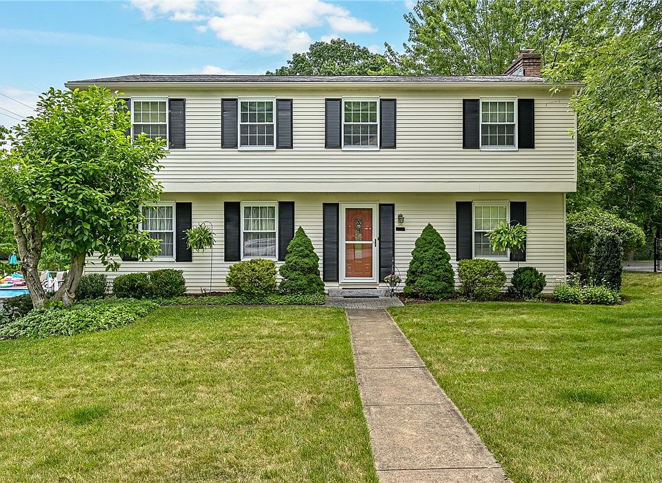 1st image of 220 Kinvara Dr