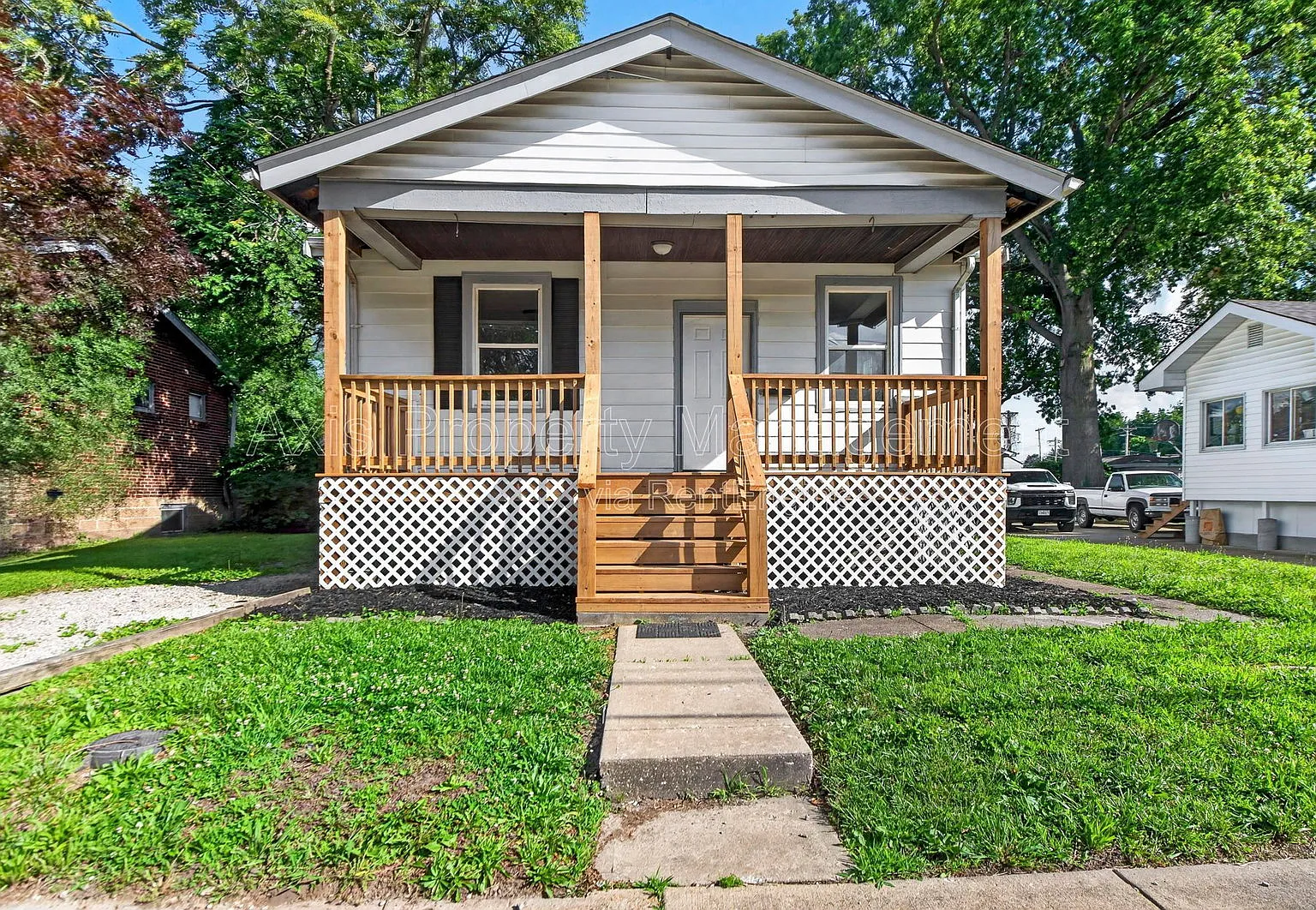 2 bed, 1.0 bath, 832 sqft, $1,000 — Photo 1