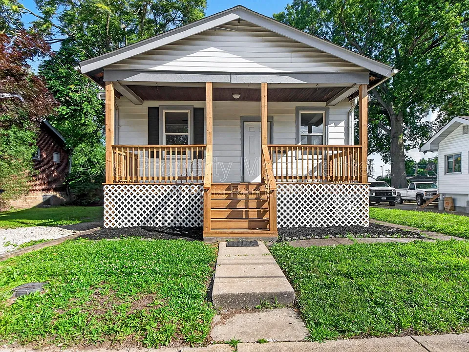 12 Lee Ave