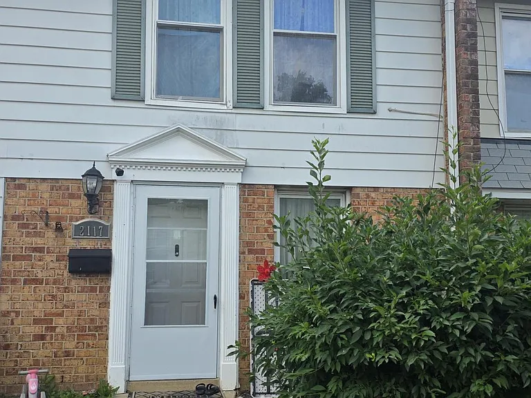 2117 Ferguson Pl — Photo 2