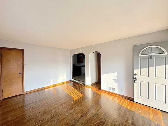 4th image of 5039 Hillside Ave