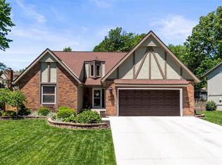 528 SE Country Ln, Lees Summit, MO 64063