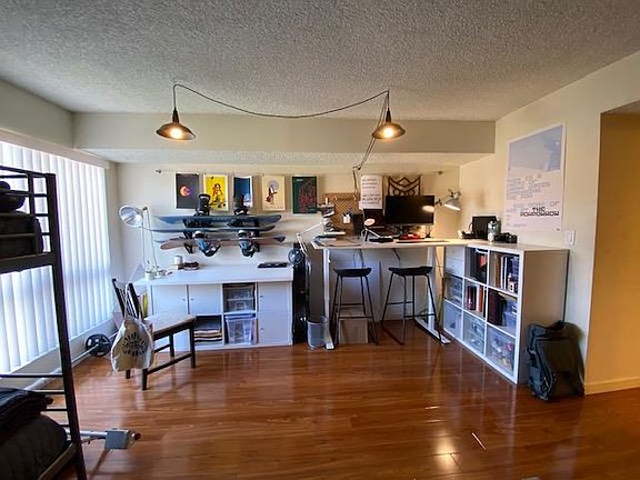 5th image of 2143 Montrose Ave Unit 313