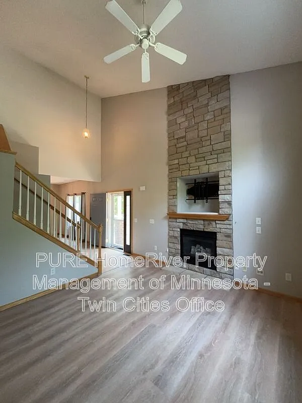 2 bed, 2.5 bath, 1313 sqft, $2,350 — Photo 3