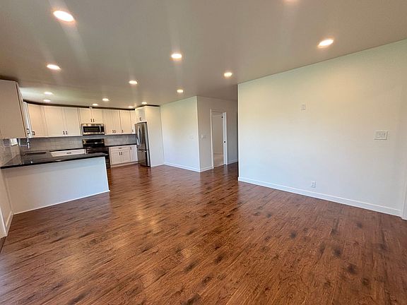 3rd image of 320 Buena Vista Ave