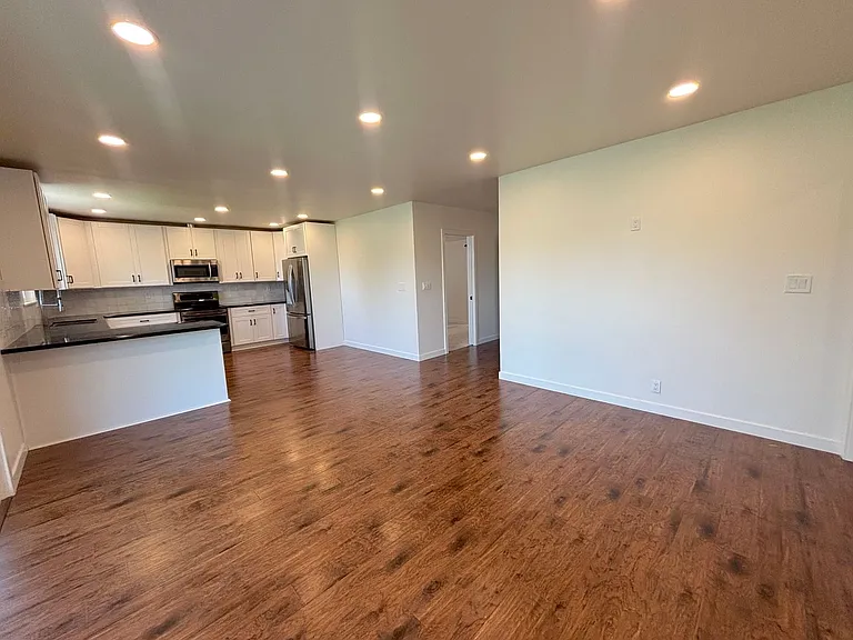 320 Buena Vista Ave — Photo 3