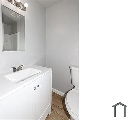 526 Stratford Ct — Photo 16