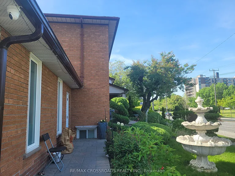 36 Caverley Dr — Photo 4