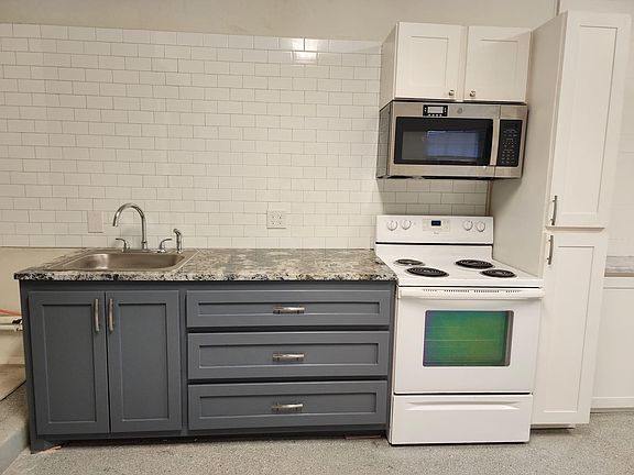 2nd image of 103 SW 50th St #2