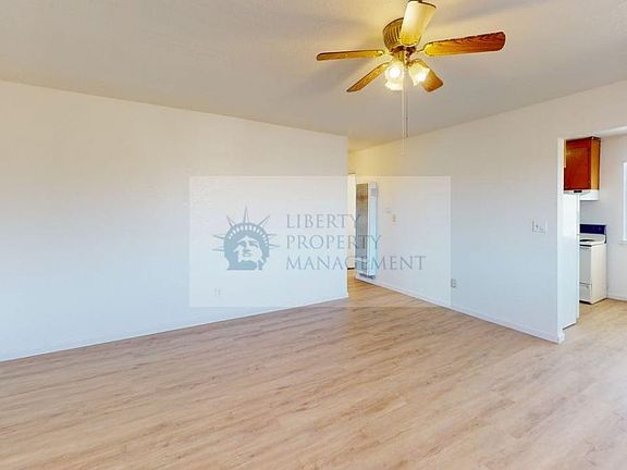 4th image of 963 E H St #15