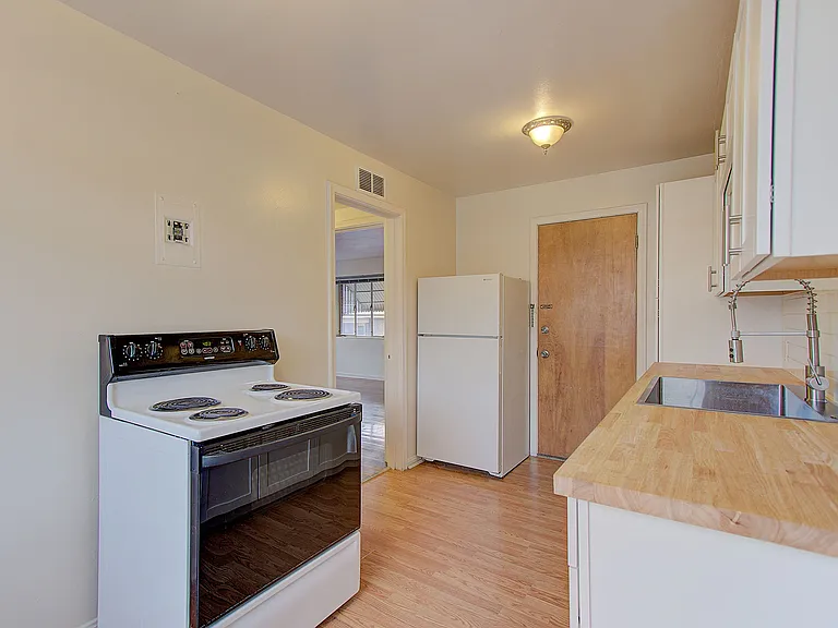 232 N 200 W #2 — Photo 2