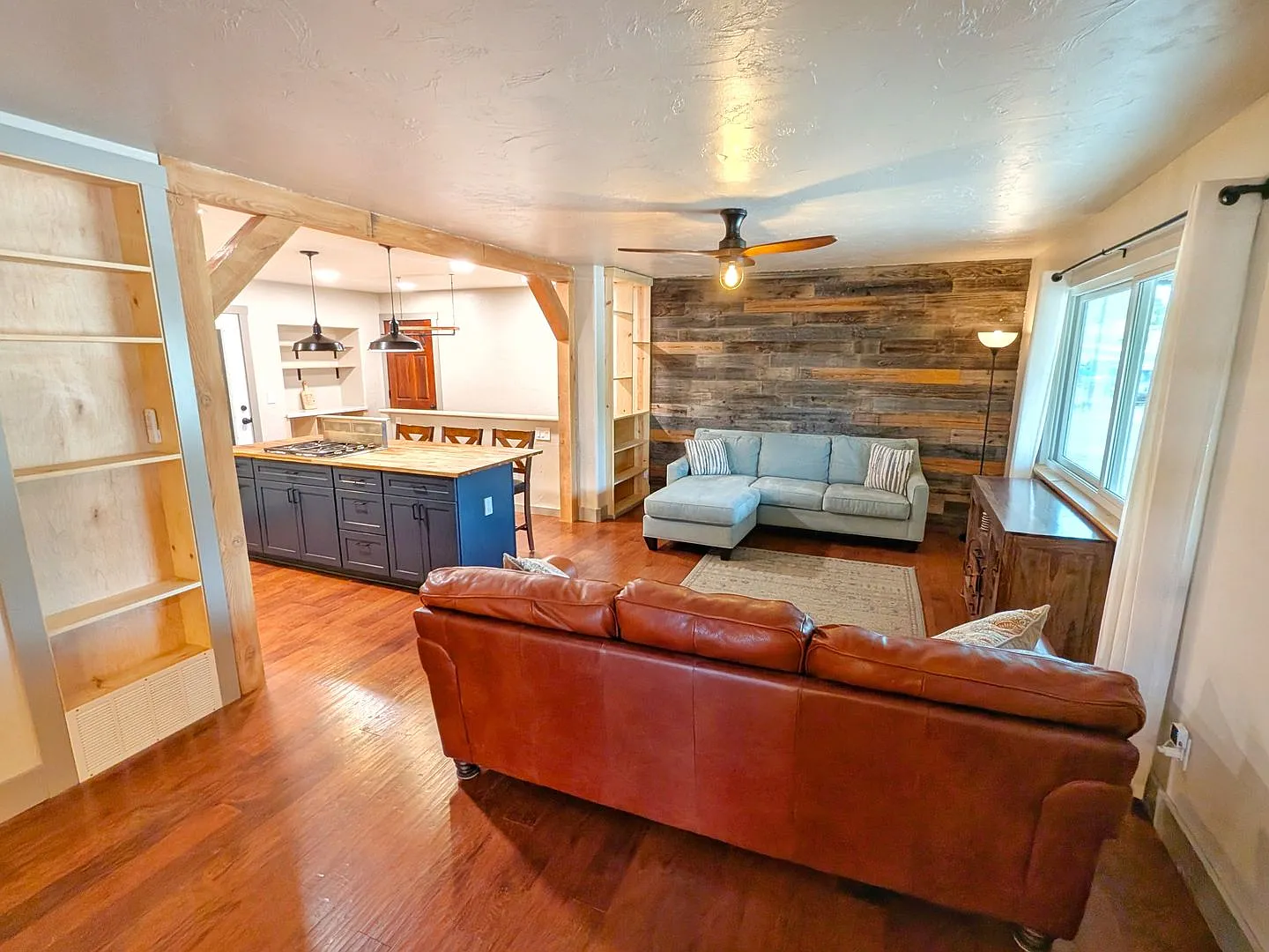 Charming 3 Bd 2 B Corner Lot Single Family Home — Photo 4
