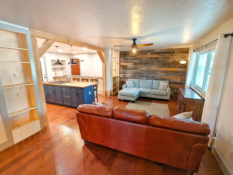 2404 Monterey Rd — Photo 4