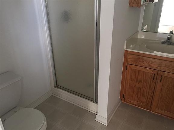 4th image of 227 Fox Creek Ct