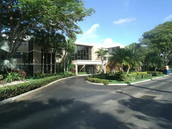 16500 Golf Club Rd APT 104, Weston, FL 33326