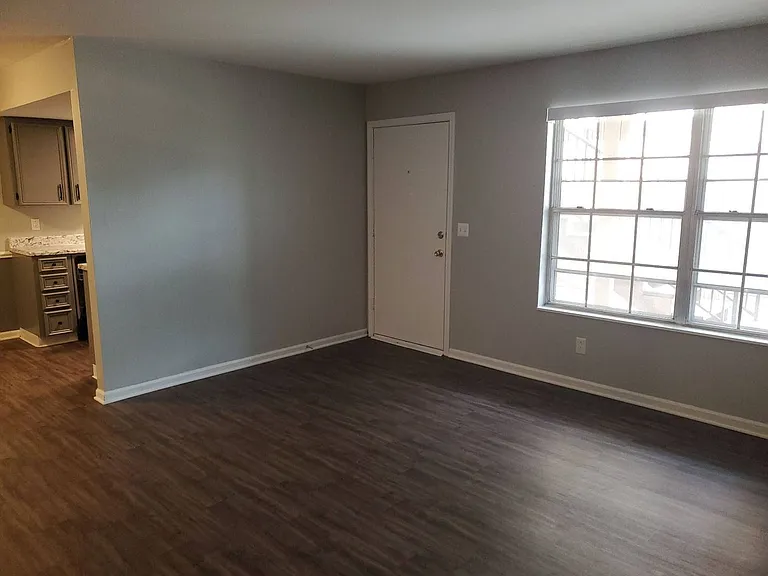 Stratford East Apartments — Photo 103