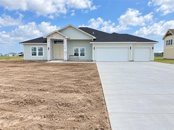 4 Peets Bend Dr, Rockport, TX 78382