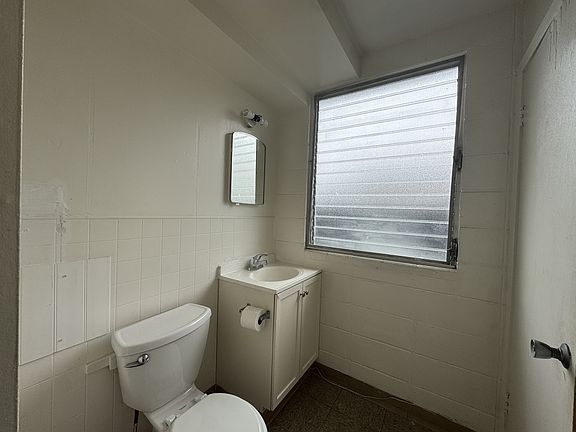 4th image of 1926 S King St #26