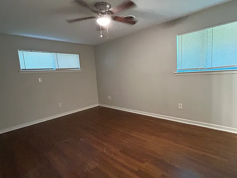 Maywood Cir — Photo 13
