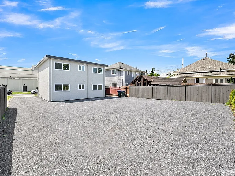 810 Irving St — Photo 20