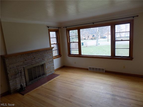 5th image of 28883 Detroit Rd