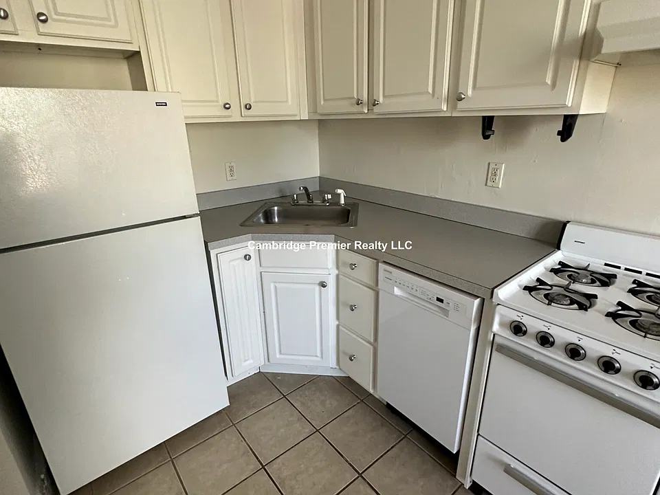 30 Langdon St #17